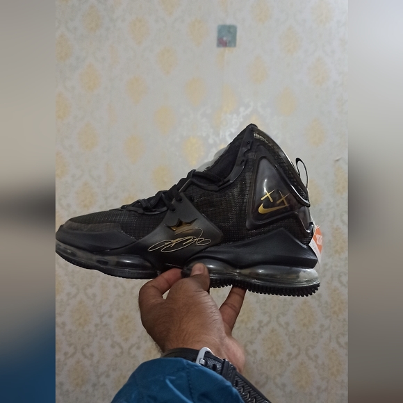 Nike Lebron Xix - Picture 2 of 15